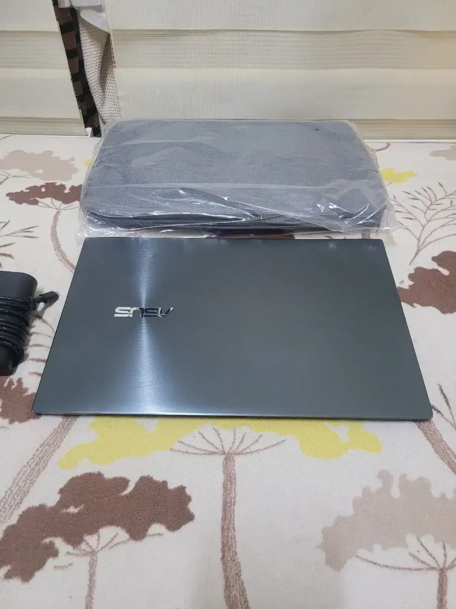 ASUS ZenBook UX425E